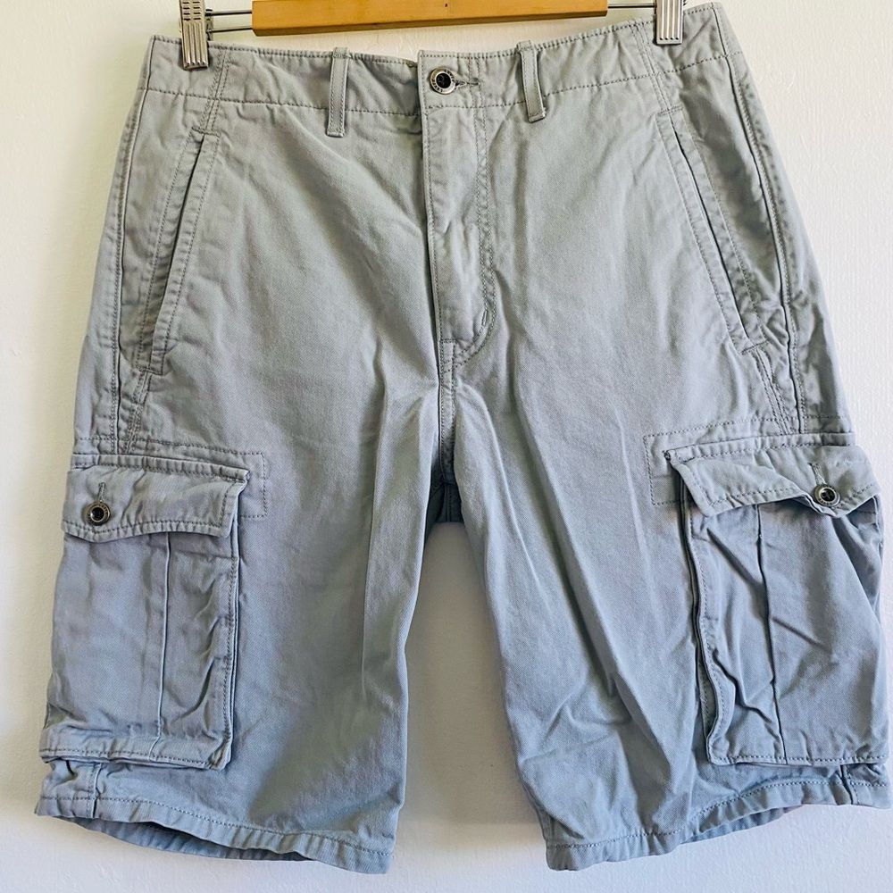 Levi’s Cargo Shorts bundle of Two Cream and gray Size 30 Street wear
